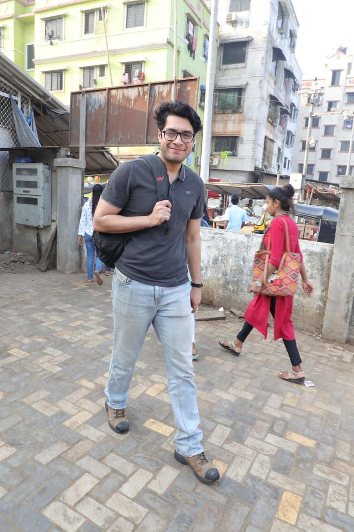 बता दें कि जुनैद आम लोगों की तरह ही जिंदगी को जीना पसंद करते हैं. वह हमेशा से ही एक सेल्फ मेड शख्स बनना चाहते हैं. जुनैद की फिल्म महाराज का नया पोस्टर भी रिलीज किया गया है. महाराज में जयदीप अहलावत, शारवरी और शालिनी पांडे जैसे शानदार कलाकार भी होंगे.