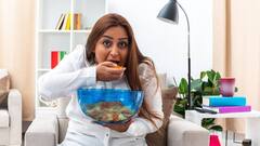 Fact Check: क्या सच में देर से खाना खाने से बढ़ने लगता है वजन? जानें डाइटिशियन क्या देते हैं लॉजिक