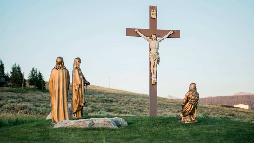 Good Friday 2024 date why is the date changing every year Here are some interesting facts about Good Friday Good Friday 2024 : గుడ్​ ఫ్రైడే తేది ప్రతి ఏటా ఎందుకు మారుతుంది? జీసస్ చనిపోయిన రోజును గుడ్​ ఫ్రైడేనే అని ఎందుకంటారు?