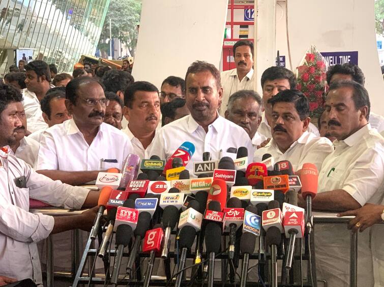 Former admk minister Velumani did not answer the question about Annamalai - TNN அண்ணாமலை குறித்து கேள்வி எழுப்பிய செய்தியாளர்கள்; நழுவிச் சென்ற எஸ்.பி.வேலுமணி