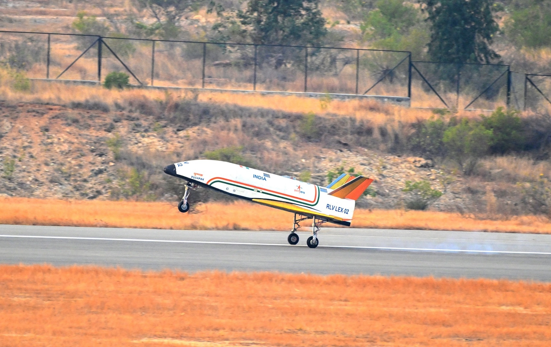 The RLV Vehicle "Pushpak" Landing Experiment Is Successfully Completed ...