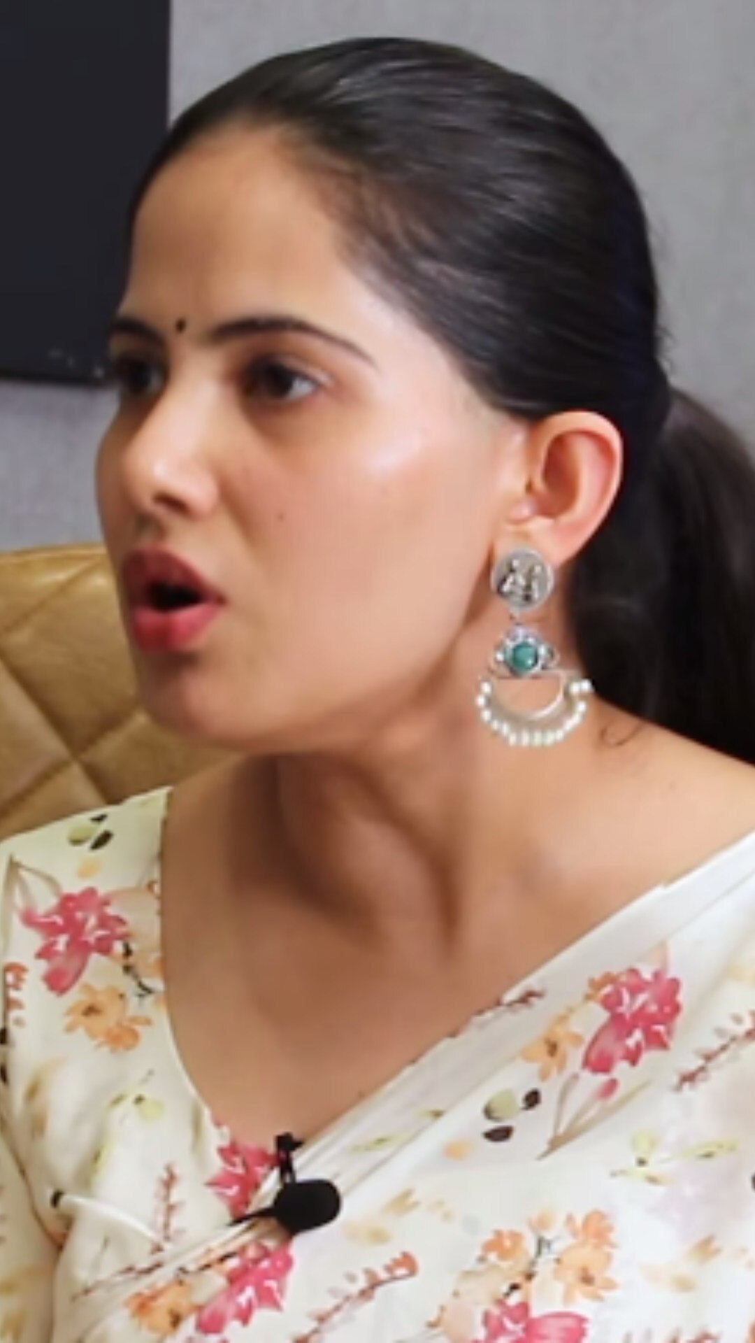 हालांकि, वे आज कथावाचक