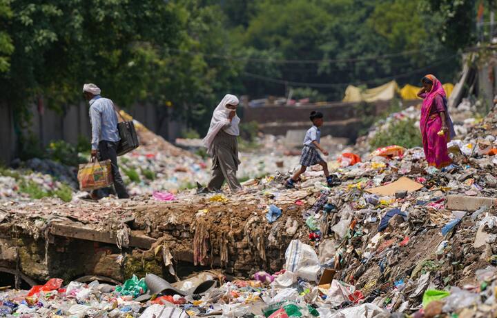 इसके बाद उस इलाके के सफाईकर्मियों को तुरंत उस जगह पर भेजा जाएगा और इसकी जानकारी उन्हें ऐप में तस्वीर के साथ अपडेट भी करनी होगी.