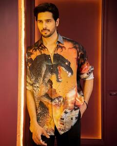 ढाई हजार रुपए थी बॉलीवुड के इस एक्टर की पहली कमाई, आज एक फिल्म का करता है करोड़ों चार्ज! इतनी है नेटवर्थ