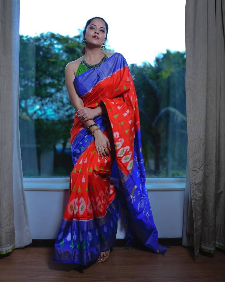 ‘జబర్దస్త్‘ షో ద్వారా హీరోయిన్ కు మించిన క్రేజ్ సంపాదించుకుంది అనసూయ. Photo Credit: Anasuya Bharadwaj/Instagram