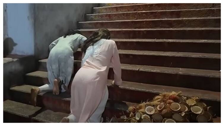 Video Of Janhvi Kapoor Climbing Stairs Of Tirupati Balaji Temple On Knees With Rumoured Boyfriend Shikhar Pahariya And Orry Janhvi Kapoor Climbs Stairs Of Tirupati Balaji Temple On Knees With Shikhar Pahariya And Orry. Watch