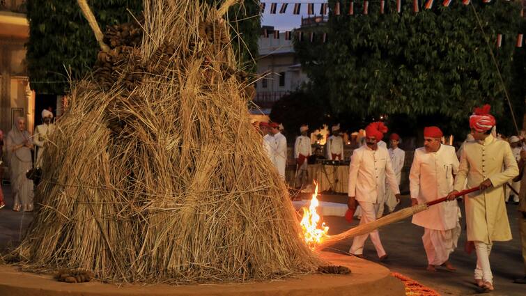 Happy Holika Dahan 2024 Wishes Messages Holika Dahan Photo SMS Quotes Facebook WhatsApp Stickers Holika Dahan 2024: Send These Wishes And Messages To Celebrate This Day