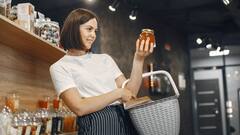 Consumer Helpline: दुकानदार एमआरपी से ज्यादा दाम पर बेच रहा है सामान तो यहां करें शिकायत, तुरंत होगी कार्रवाई