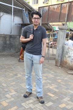 आज भी बस और ट्रेनों से ट्रैवल करते हैं Aamir Khan के बेटे जुनैद खान, शूट के लिए निकले इस लुक में हुए स्पॉट