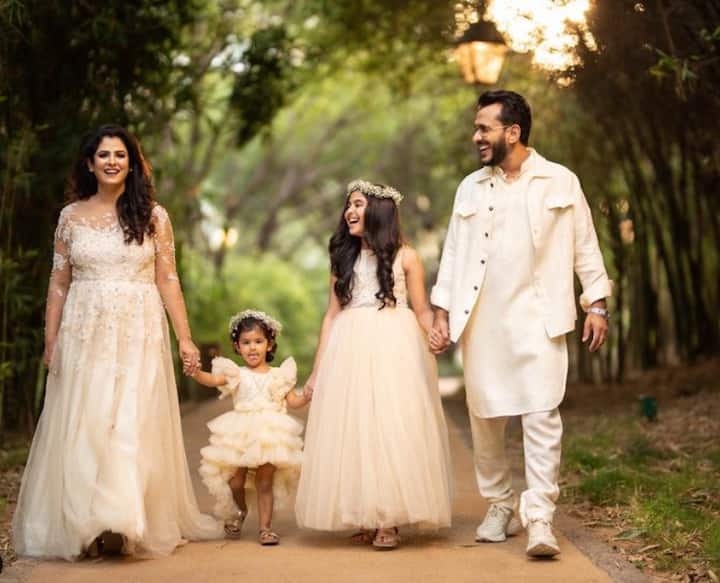 Boat के फाउंडर अमन गुप्ता अपनी पत्नी प्रिया डागर और दो बेटियों मिया गुप्ता और अदा गुप्ता के साथ एक लग्जरी अपार्टमेंट में रहते हैं. उनका घर साउथ दिल्ली में लोकेटिड है, जो बेहद खूबसूरत है. रिपोर्ट के मुताबिक अमन के घर की कीमत 15 करोड़ रुपये है. इसके अलावा उनके पास कई लग्जरी कारों का भी कलेक्शन हैं.