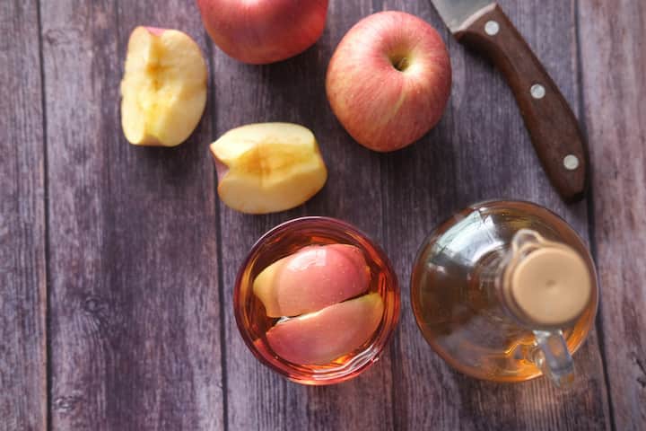 According to Harvard Health, a 2009 study of 175 people found that those who consumed 1-2 teaspoons of vinegar for 3 weeks lost 2-4 pounds.(PC: unsplash.com)