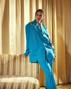 फिर लौटा ओवरसाइज्ड पैंट सूट का ट्रेंड? रेट्रो लुक से इंस्पायर हुईं रकुल प्रीत सिंह