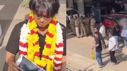Watch Video kerala goat movie shooting fans welcome vijay in trivandrum Watch Video: ரசிகை தூக்கி போட்ட மாலையை சட்டென கேட்ச் பிடித்த விஜய் - தி கோட் பட ஷூட்டிங்கில் மாஸ்!