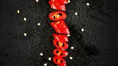 हिरवी मिरची कापल्यानंतर तुमच्या हाताला जळजळ जाणवते का? या घरगुती उपायांनी तुम्हाला आराम मिळेल!