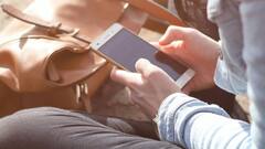 Control Mobile Usage : मोबाईल खूप वापरता? अशी करा मोबाईल पाहण्याची सवय कमी!