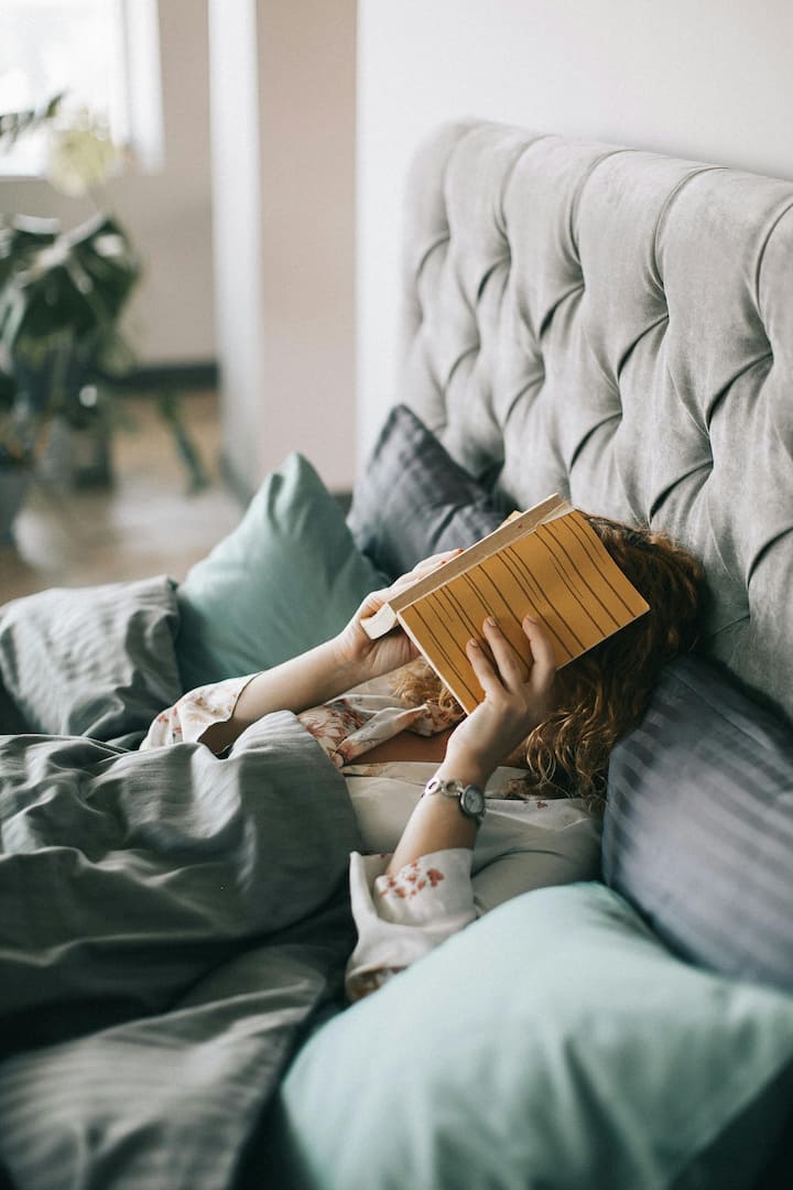 Because restful sleep helps relieve stress, gives you better physical and mental health, increases your efficiency and productivity and even boosts immunity.  Also, people who sleep well every night are found to be happier than others.  (Photo credit: Pexel.com)