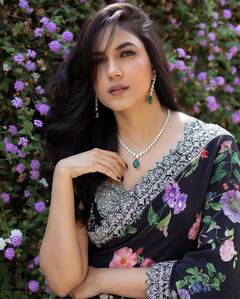 Ritu Varma: బ్లాక్ శారీలో రీతూ వర్మ- చూపులతోనే చంపేస్తోందిగా!