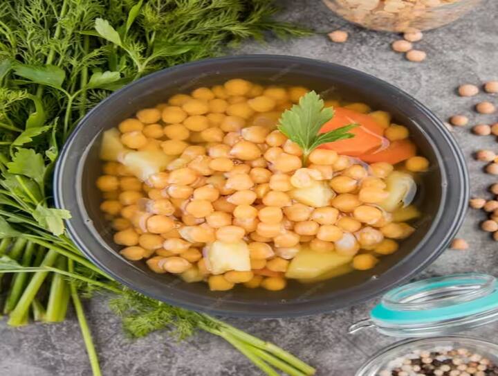 પ્રોટીન અને ફાઈબરનો ઉત્તમ સોર્સ ચણા પણ છે. ચણા એમિનો એસિડથી પણ સમૃદ્ધ છે. 80 ગ્રામ ચણામાં 6 ગ્રામ પ્રોટીન હોય છે.