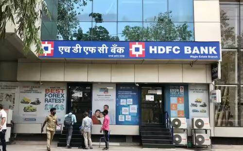 ਸਭ ਤੋਂ ਵੱਡਾ ਬੈਂਕ HDFC ਗਾਹਕਾਂ ਨੂੰ ਸਿਰਫ 10.50 ਪ੍ਰਤੀਸ਼ਤ ਦੀ ਸ਼ੁਰੂਆਤੀ ਵਿਆਜ ਦਰ 'ਤੇ ਨਿੱਜੀ ਕਰਜ਼ੇ ਦੀ ਪੇਸ਼ਕਸ਼ ਕਰ ਰਿਹਾ ਹੈ।