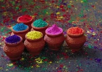 Holi 2024 Daan: આ વર્ષે હોલિકા દહનનો તહેવાર 24 માર્ચે અને હોળી 25 માર્ચે ઉજવવામાં આવશે. આ દિવસોમાં કેટલીક વસ્તુઓનું દાન કરવાથી બચવું જોઈએ. હોળી પર આ વસ્તુઓનું દાન કરવાથી સુખ અને સમૃદ્ધિની અસર થાય છે.