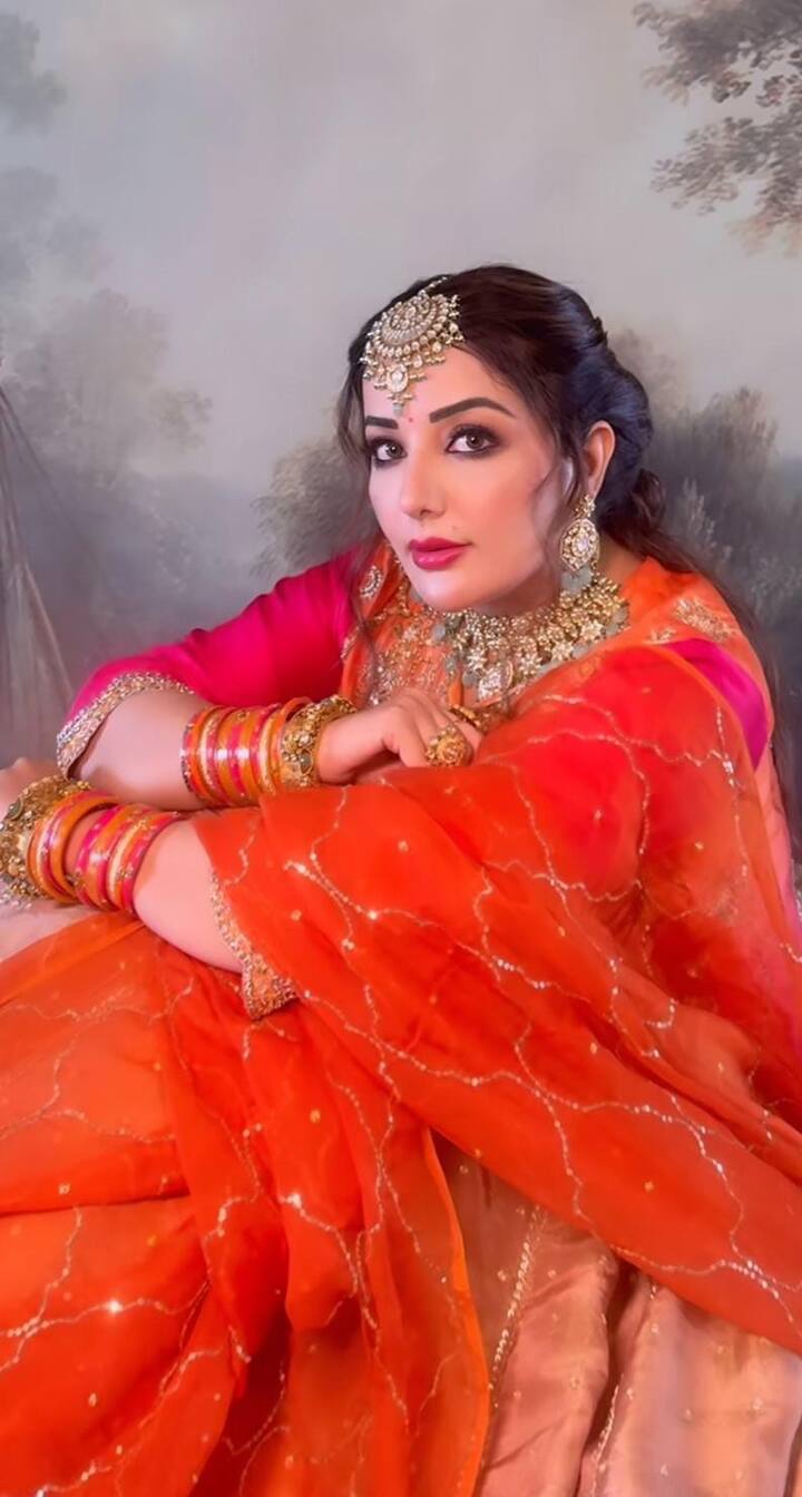 ਇਨ੍ਹਾਂ ਤਸਵੀਰਾਂ 'ਚ ਅਦਾਕਾਰਾ ਬੇਹੱਦ ਖੂਬਸੂਰਤ ਲੱਗ ਰਹੀ ਹੈ। ਉਸ ਦੀਆਂ ਇਨ੍ਹਾਂ ਤਸਵੀਰਾਂ 'ਤੇ ਫੈਨਜ਼ ਦਿਲ ਹਾਰ ਬੈਠੇ ਹਨ।