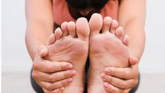 गर्मियों में इस वजह से बढ़ जाती है पैरों की जलन, तुरंत करें ठीक वरना... हो सकती है ये गंभीर बीमारी