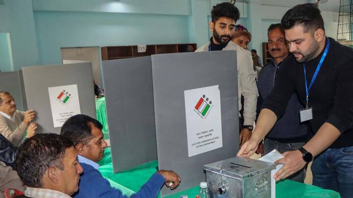 यदि कोई कंपनी मतदान के दिन छुट्टी नहीं देती है. तो कर्मचारी इसकी शिकायत इलेक्शन से या उसकी ओर से नाॅमिनेट अधिकारियों से संपर्क कर सकता है.