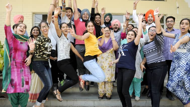 Bihar Board 12th Result 2024: आर्ट्स में लड़कियां अव्वल, लेकिन साइंस-कॉमर्स में लड़कों के हाथ लगी बाजी, यहां देखें पूरी लिस्ट Bihar Board 12th Result 2024 Girls Top in Arts but Boys Win in Science and Commerce See the Full List Bihar Board 12th Result 2024: आर्ट्स में लड़कियां अव्वल, लेकिन साइंस-कॉमर्स में लड़कों के हाथ लगी बाजी, यहां देखें पूरी लिस्ट