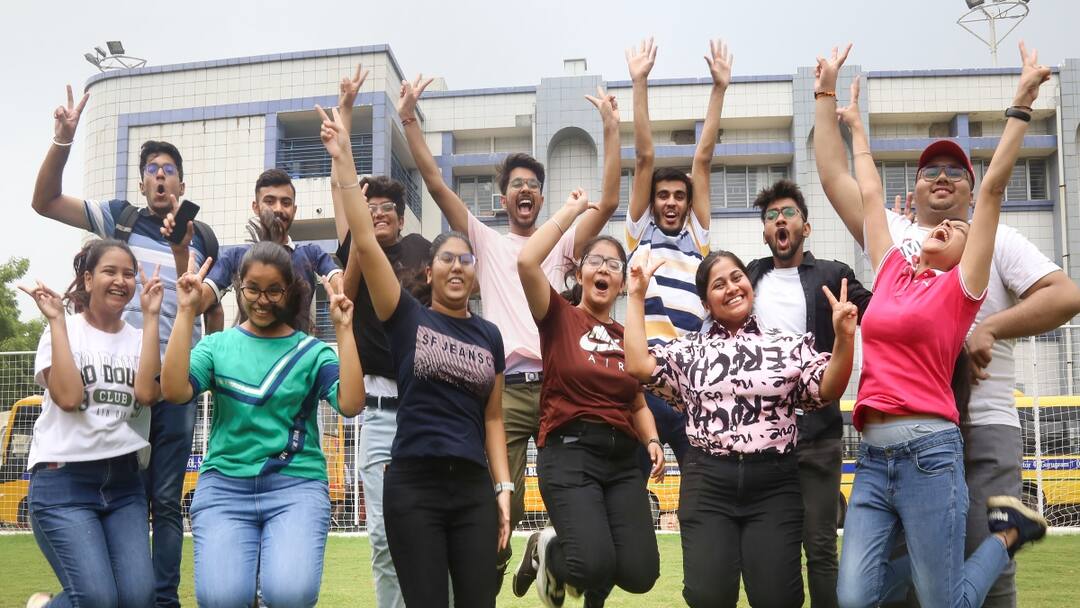 BSEB 12th Result 2024 Live Updates Bihar Board Inter Result commerce Toppers Name Priya Kumari BSEB 12th Commerce Toppers: बिहार बोर्ड 12वीं के रिजल्ट में कॉमर्स स्ट्रीम से प्रिया ने मारी बाजी, 95 % के साथ किया टॉप