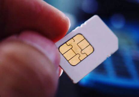 ਕਈ ਵਾਰ ਅਜਿਹਾ ਹੁੰਦਾ ਹੈ ਕਿ ਲੋਕ ਆਪਣੇ ਨਾਂ 'ਤੇ ਦੂਜਿਆਂ ਨੂੰ ਸਿਮ ਲੈ ਕੇ ਦਿੰਦੇ ਹਨ। ਤੁਸੀਂ ਨੰਬਰ ਲੈ ਕੇ ਦੇ ਤਾਂ ਦਿੰਦੇ ਹੋ ਪਰ ਇਹ ਯਾਦ ਨਹੀਂ ਰੱਖ ਪਾਉਂਦੇ ਕਿ ਤੁਹਾਡੀ ਆਈਡੀ 'ਤੇ ਕਿੰਨੇ ਸਿਮ ਕਾਰਡ ਕਿਰਿਆਸ਼ੀਲ ਹਨ। ਹਾਲਾਂਕਿ, ਅਜਿਹਾ ਕਰਨ ਦਾ ਇੱਕ ਤਰੀਕਾ ਹੈ। ਸੰਚਾਰ ਸਾਥੀ ਪੋਰਟਲ ਰਾਹੀਂ ਤੁਸੀਂ ਆਸਾਨੀ ਨਾਲ ਪਤਾ ਲਗਾ ਸਕਦੇ ਹੋ ਕਿ ਤੁਹਾਡੇ ਨਾਮ 'ਤੇ ਕਿੰਨੇ ਸਿਮ ਕਾਰਡ ਚੱਲ ਰਹੇ ਹਨ।