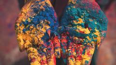 तुम्ही खेळण्यापूर्वी ही काळजी घेतलीत तर होळीच्या रंगांमुळे तुमची त्वचा आणि केस खराब होणार नाही!