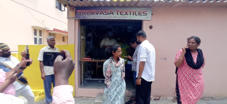 Tokens were distributed to obtain central government loans Interrogation of 2 people including BJP executive in Hosur - TNN மத்திய அரசின் கடன் திட்டத்துக்கு டோக்கன் விநியோகம் - ஓசூரில் நடந்தது என்ன?