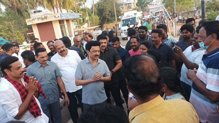 During the campaign, the Chief Minister interacted with the public and took photographs with them (Credit: ABP Nadu)