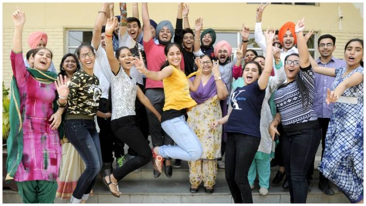 Bihar Board Inter Result 2024 Released See District Wise Toppers List of Science Commerce And Arts BSEB 12th result 2024 Bihar Board 12th Result 2024: साइंस के टॉपर्स में सीवान का जलवा तो आर्ट्स की बाजी पटना के हाथ, जिला वाइज देखें कहां के कितने छात्र अव्वल?
