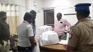சரக்கு வாகனத்தில் வந்த ரூ.3.10 கோடி மதிப்பிலான நகைகள்; பறிமுதல் செய்த அதிகாரிகள்