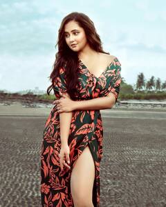 Rashami Desai New Movie : आता रश्मी देसाई होणार प्राध्यापक, शिकवणार जेएनयूच्या विद्यार्थ्यांना धडे!