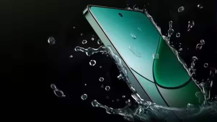 इस फोन में प्रोसेसर के लिए MediaTek Dimensity 7050 चिपसेट दिया गया है. यह फोन Android 14 पर बेस्ड ओएस पर रन करता है. इसमें 5000mAh की बैटरी के साथ 67W का फास्ट चार्जिंग सपोर्ट दिया गया है. इस फोन का वजन 190 ग्राम है और इसे कंपनी ने दो कलर्स Navigator Beige और Pioneer Green में लॉन्च किया है.