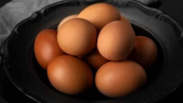 अंडा में भरपूर मात्रा में प्रोटीन होते हैं जो रेड ब्लड सेल्स का निर्माण करती है. साथ ही साथ यह इम्युनिटी को मजबूत बनाने के साथ-साथ खतरनाक बीमारियों से दूर रखती है.
