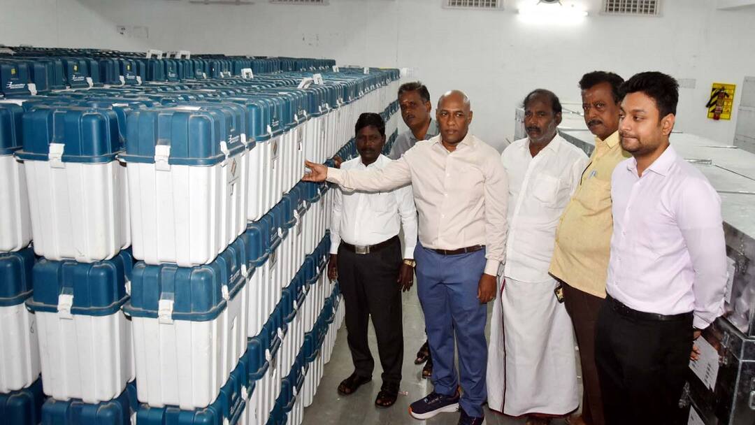 Villupuram Intensification of sending electronic voting machines to 7 assembly constituencies - TNN விழுப்புரம் மாவட்டத்தில் 7 சட்டமன்ற தொகுதிகளுக்கு மின்னணு வாக்குப்பதிவு இயந்திரங்கள் அனுப்பும் பணி தீவிரம்