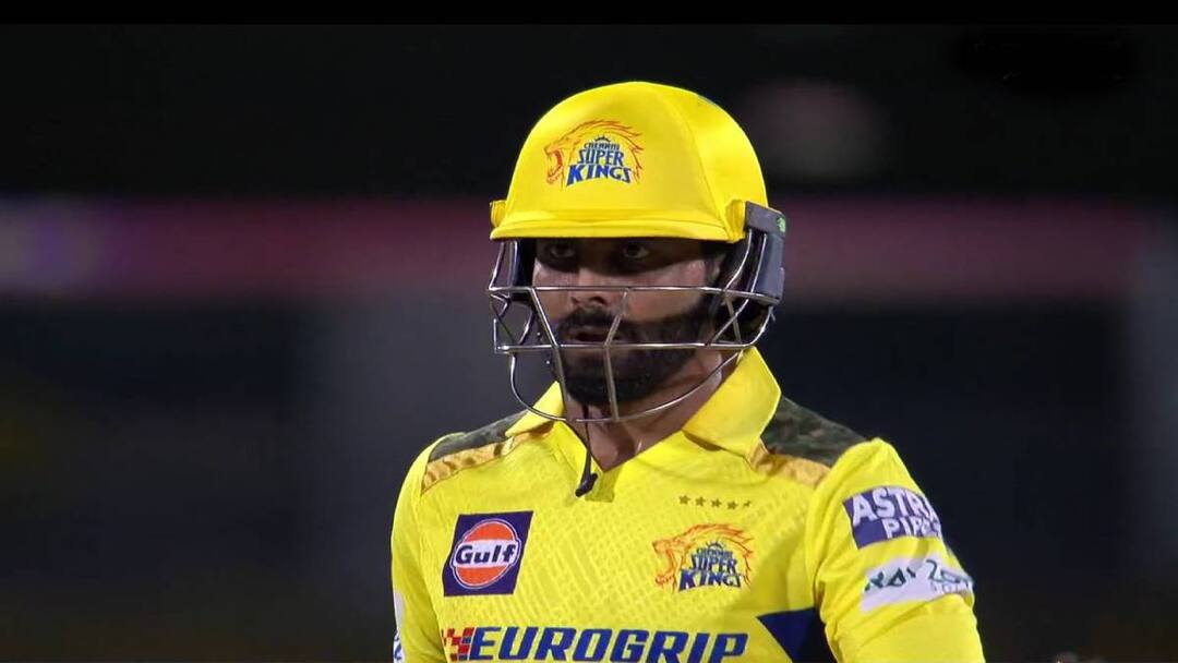 csk vs rcb ravindra jadeja complete 100 sixes in ipl record chennai super kings CSK vs RCB: रवींद्र जडेजाचं षटकारांचं शतक पूर्ण, सिक्सर मारणाऱ्यांच्या यादीत पहिलं कोण? रोहित शर्मा दुसऱ्या स्थानी