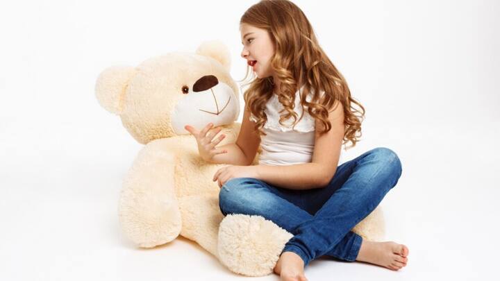 बच्चों द्वारा किसी भी अन्य खिलौने या जानवर की तुलना में टेडी बियर को सबसे ज्यादा पसंद किया जाता है. लेकिन ये सामान्य बात नहीं है, इसके पीछे एक मुख्य कारण भी छिपा हुआ है. फ्रांस की एइक्स मार्सिले यूनिवर्सिटी के शोधकर्ताओं ने इस सवाल का मनोवैज्ञानिक जवाब खोजा है.