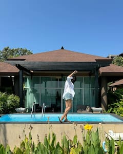 Meenakshi Chaudhary: థాయిలాండ్ దీవుల్లో మీనాక్షి- బీచుల్లో సరదాలు