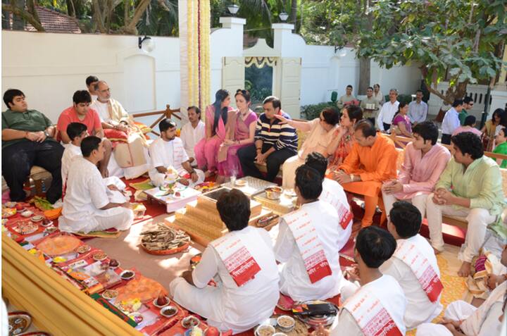 बता दें कि ये हवेली 2 मंजिला है. धीरूभाई अंबानी के निधन के बाद साल 2011 में इस पुशतैनी हवेली को स्मारक में बदल दिया गया था और इसका एक हिस्सा आम लोगों के लिए खोल दिया गया.