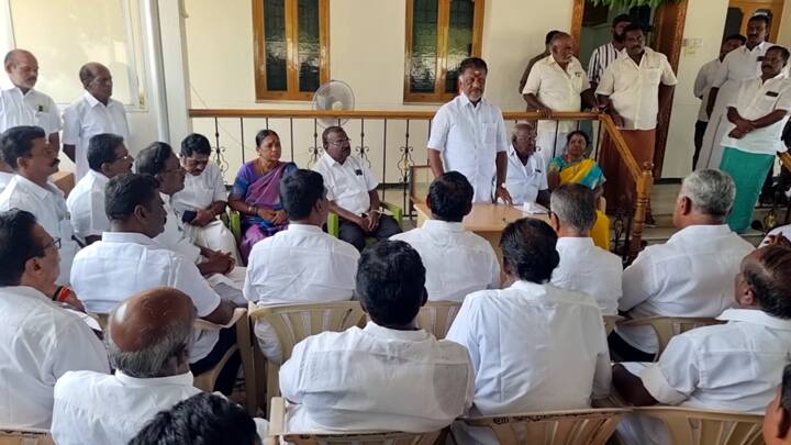 We have loaned Theni block to DTV Dhinakaran. OPS addresses a gathering of his supporters தேனி தொகுதியை  டிடிவி தினகரனுக்கு விட்டுக்கொடுத்தது ஏன்? - ஓபிஎஸ் ஓபன் டாக்!