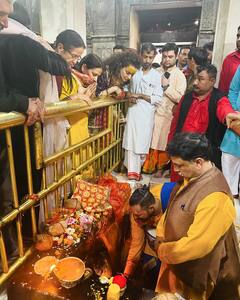 Kangana Ranaut Birthday: बर्थडे पर फैमिली संग माता बगलामुखी देवी के दर्शन करने पहुंचीं कंगना रनौत, मल्टीकलर सूट में ‘क्वीन’ का दिखा देसी स्वैग