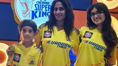 Shalini enjoyed watching the IPL match with her daughter and son Ajithkumar - IPL 2024: ஐபிஎல் போட்டியை குடும்பத்துடன் கண்டுகளித்த அஜித்: வைரலாகும் புகைப்படங்கள்!