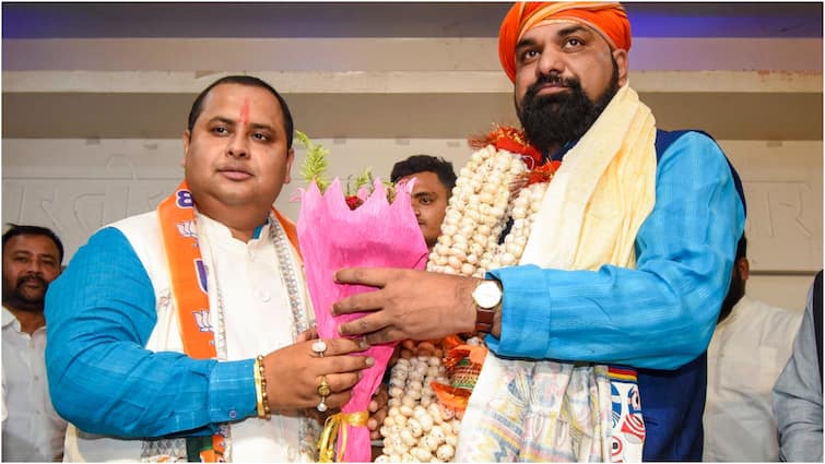 former LJP leader rajeev kumar thakur join bjp in presence of samrat choudhary चुनाव से पहले बिहार में पाला बदलने का सिलसिला जारी, LJP के इस नेता ने थामा बीजेपी का दामन