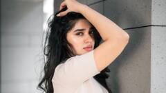 Krithi Shetty: కృతి శెట్టి కూల్‌ లుక్‌ - కొంటెచూపుతో మనసులు దోచేస్తున్న 'బేబమ్మ'