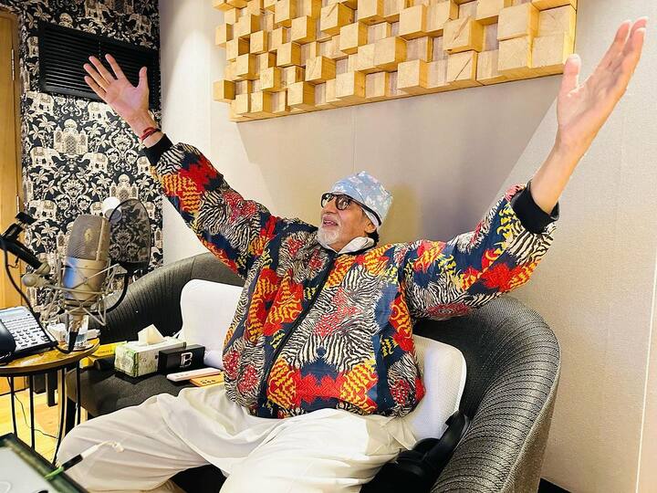 अमिताभ बच्चन अपने जुहू वाले बंगले में हर साल ग्रैंड होली पार्टी रखा करते थे. इस पार्टी में बी-टाउन के सितारे शिरकत किया करते थे.