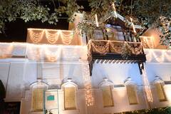 Ambani परिवार के पुशतैनी आशियाने की इनसाइड तस्वीरें, जामनगर में DhiruBhai Ambani ने बनाई थी100 करोड़ की हवेली